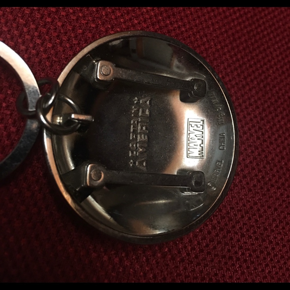 Captain America Shield Keychain - Picture 11 of 12
